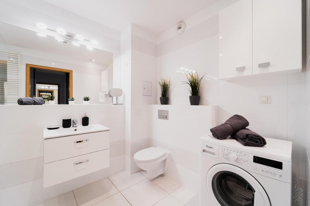 Apart City Center - 3 Rooms - Parking Place Вроцлав Екстериор снимка